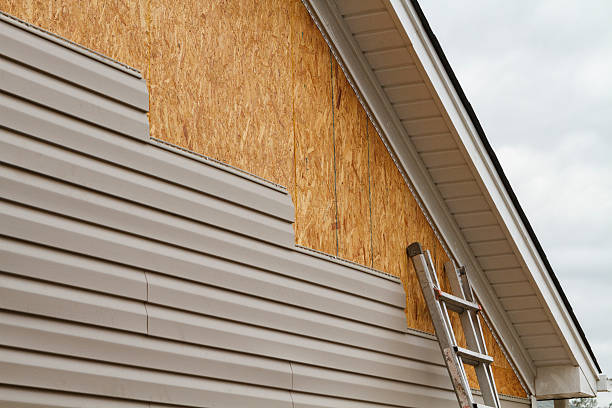 Professional Emergency Siding Repair technician working in Mahaffey, PA